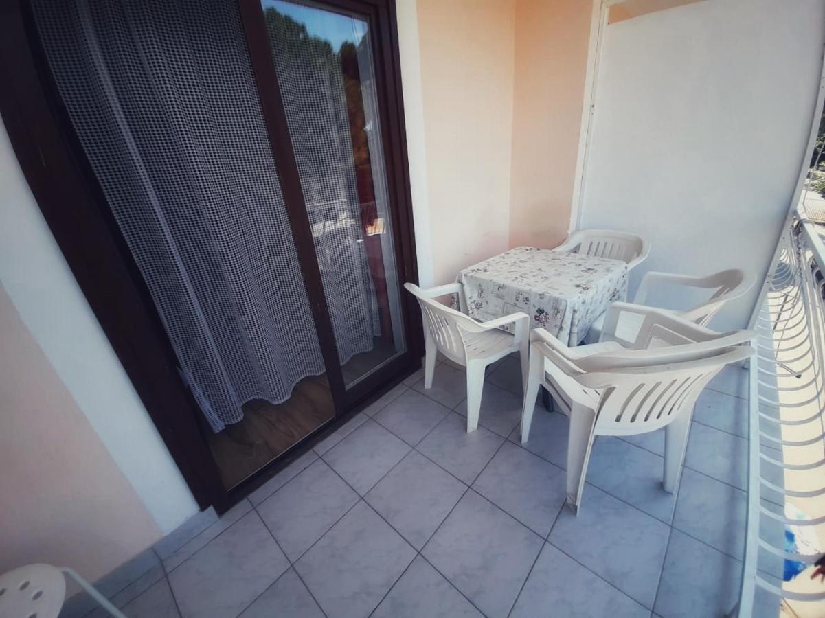 Apartmani Leon Biograd Na Moru Exterior photo