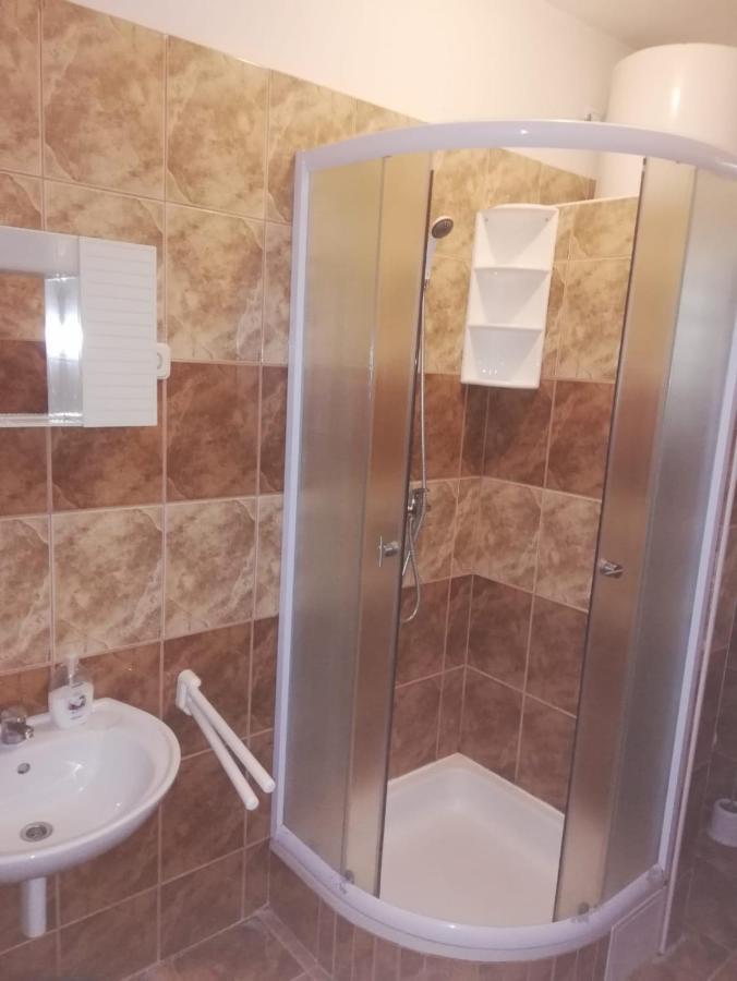 Apartmani Leon Biograd Na Moru Exterior photo